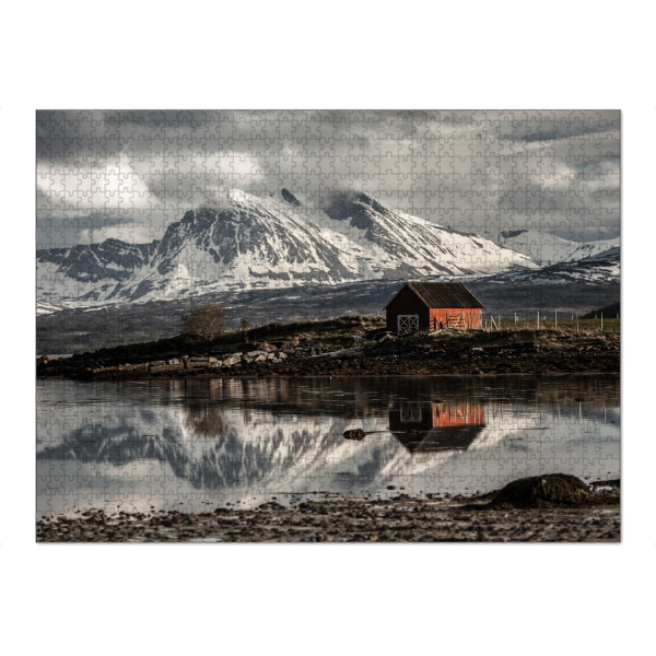Puzzle Ravensburger "Bootshaus" artboxONE - Natur - Bootshaus,Hütte,Spiegelung,Landschaft,Norwegen,Küste,Berge,Schneeberge,Wolken,Wasser,Skandinavien