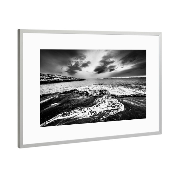 Poster mit Rahmen Silber "Wilde Küste" artboxONE - Natur,Schwarzweiß,Reise / Strand und Meer