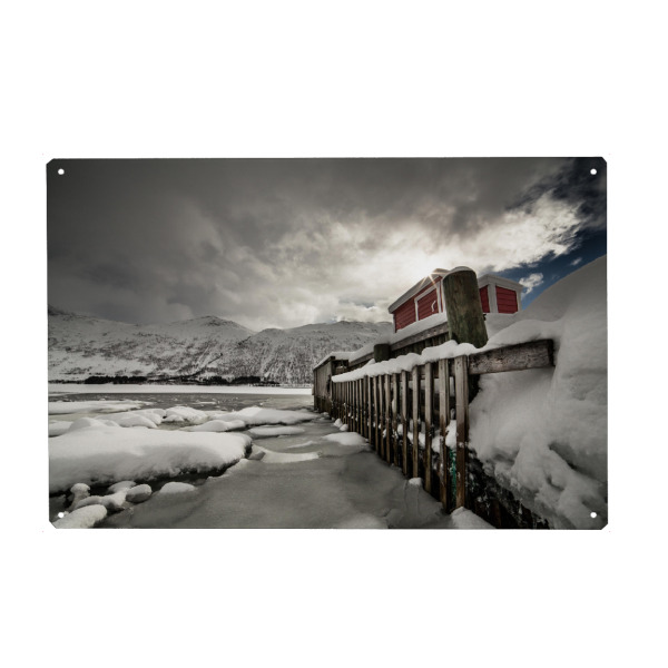 Holzbild "Schneesteg" artboxONE - Natur,Reise - Steg,Bootssteg,Holzsteg,Anlegestelle,Fjord,Schnee,Eis,Wolken,Norwegen,Skandinavien