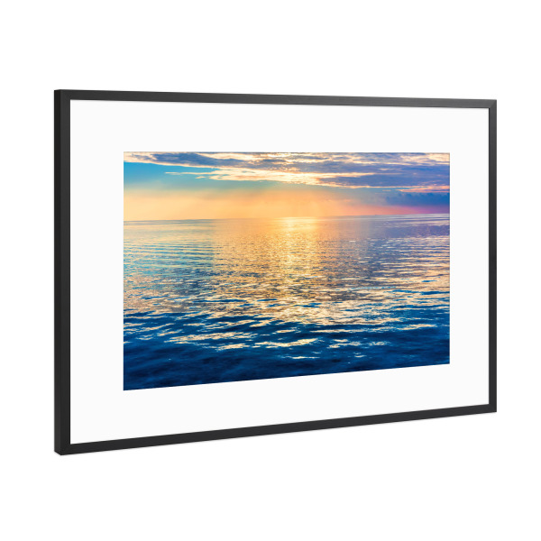 Poster mit Rahmen Schwarz (Metallic) "Calm ocean at sunset. Dramatic sky" artboxONE - Natur,Reise / Strand und Meer