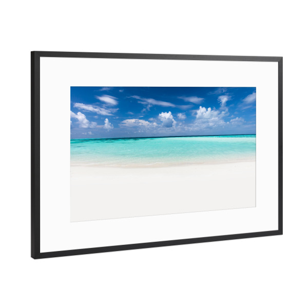Poster mit Rahmen Schwarz (Metallic) "Tropical beach with white sand and clear turquoise ocean. Maldives" artboxONE - Reise,Reise / Strand und Meer