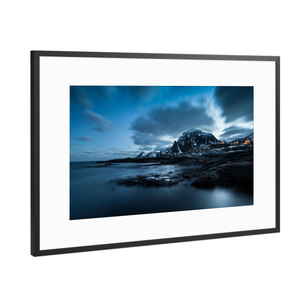 Poster mit Rahmen Schwarz (Metallic) "Å i Lofoten" artboxONE - Natur,Reise