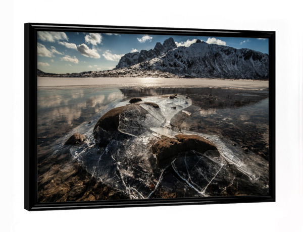 Poster mit schwarzem Rahmen "Frozen Fjord" artboxONE - Natur