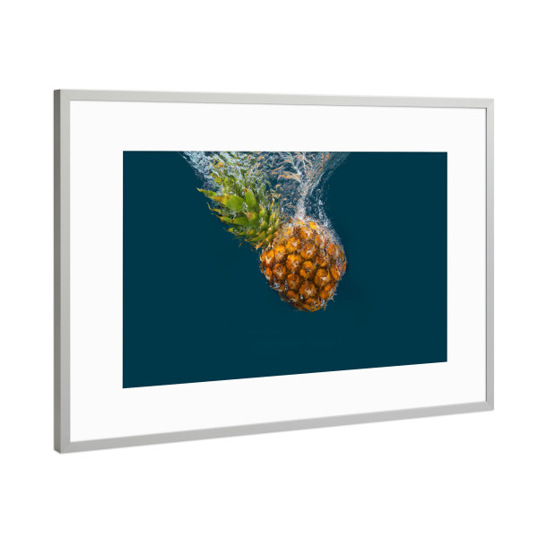 Poster mit Rahmen Silber "Tropical Pineapple Photo" artboxONE - Essen & Trinken / Obst & Gemüse