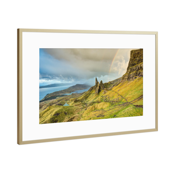Poster mit Rahmen Gold "The Old Man of Storr, Isle of Skye, Schottland" artboxONE - Natur,Reise,Reise / Länder