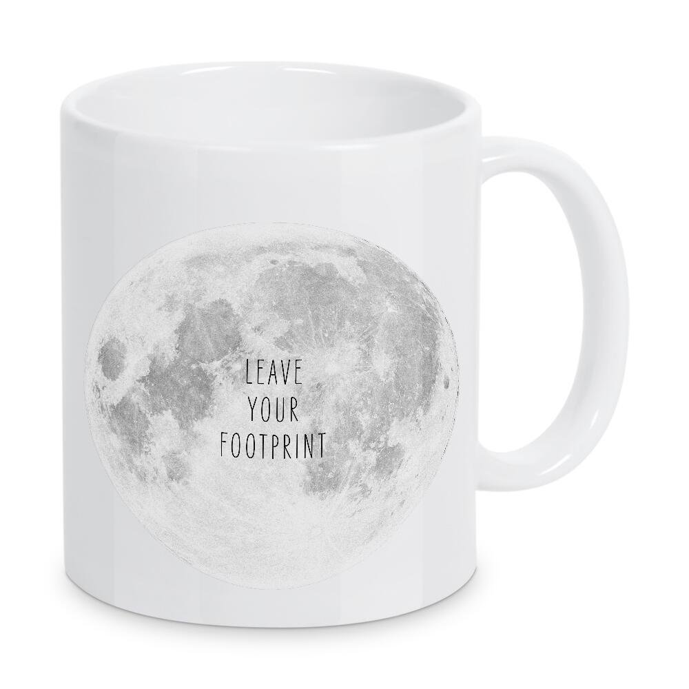 Tasse "Leave Your Footprint" artboxONE - Typografie,Natur,Schwarzweiß - Fußabdruck,Mond,Universum,Typografie,Spruch,Fotografie,Alle