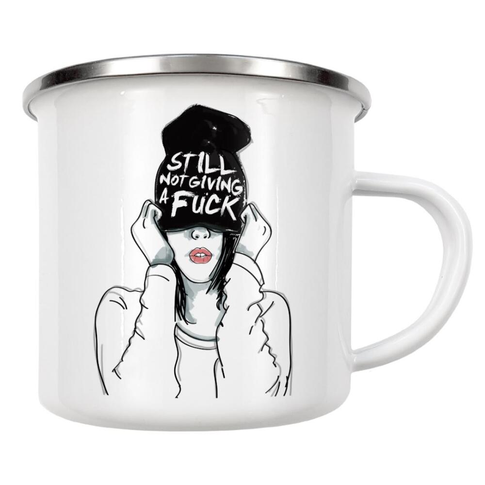 Emaille Tasse "Still-Not-Giving-A-F***" artboxONE - Typografie,Menschen,Streetart - Frau,Person,Mütze,Verstecken,Gesicht,Mund,Typografie,Tinte,Digital