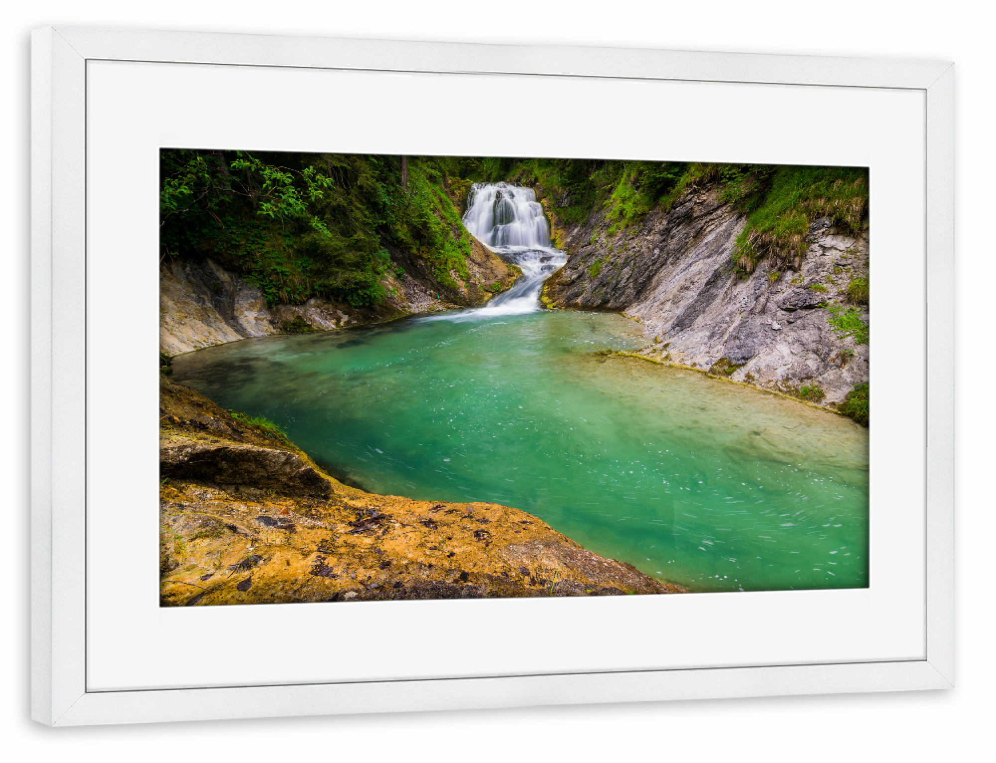 Poster mit Rahmen weiß "Wasserfall in den Alpen" artboxONE - Natur,Reise