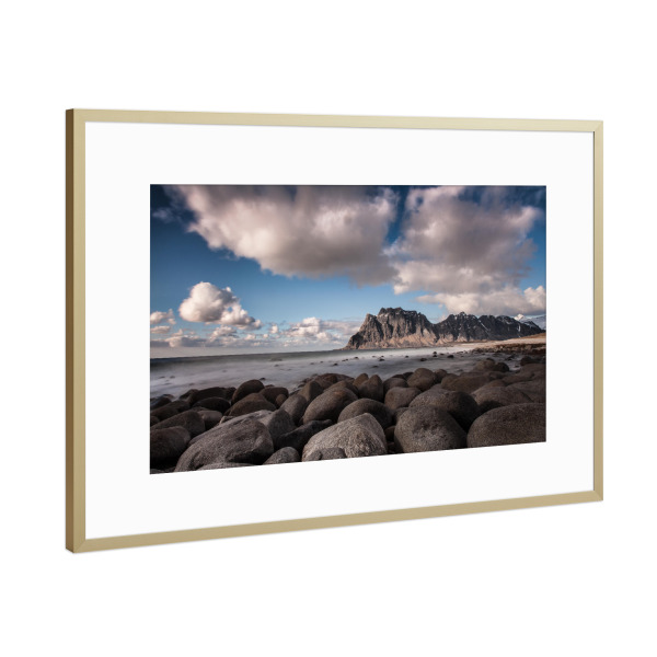 Poster mit Rahmen Gold "Utakleiv Beach" artboxONE - Natur,Reise,Reise / Länder