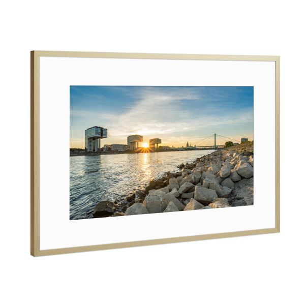 Poster mit Rahmen Gold "Köln Skyline am Rheinufer" artboxONE - Städte,Städte / Köln,Reise,Architektur