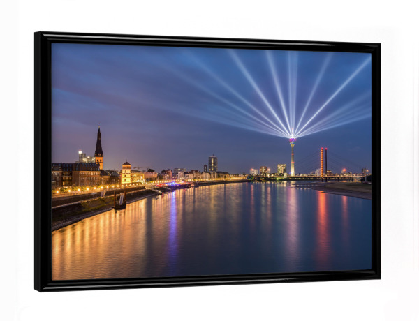 Poster mit schwarzem Rahmen "Düsseldorf Skyline 4" artboxONE - Reise,Städte / Düsseldorf