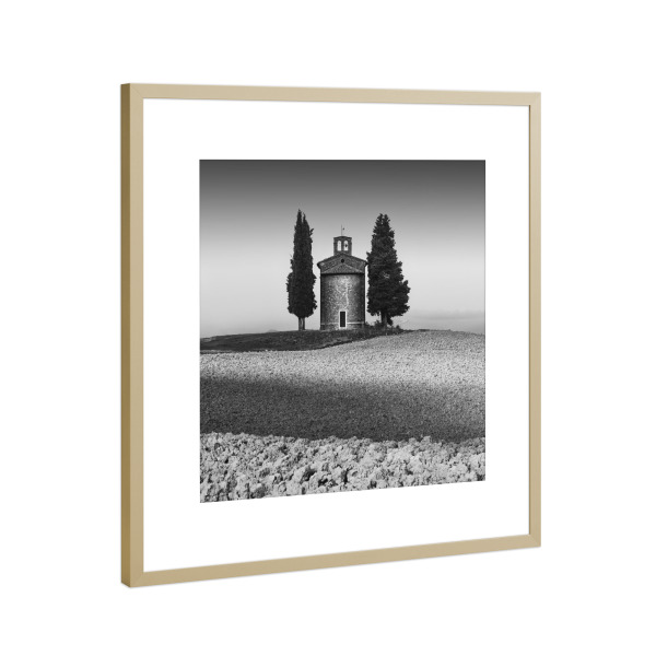Poster mit Rahmen Gold "Cappella della Madonna di Vitaleta" artboxONE - Natur,Reise,Schwarzweiß