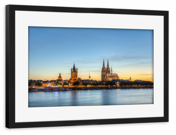 Poster mit Rahmen schwarz "Abends in Köln" artboxONE - Städte / Köln,Reise,Architektur