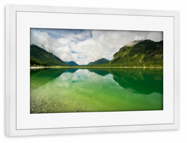 Poster mit Rahmen weiß "Alpenidyll Sylvensteinsee" artboxONE - Natur,Reise
