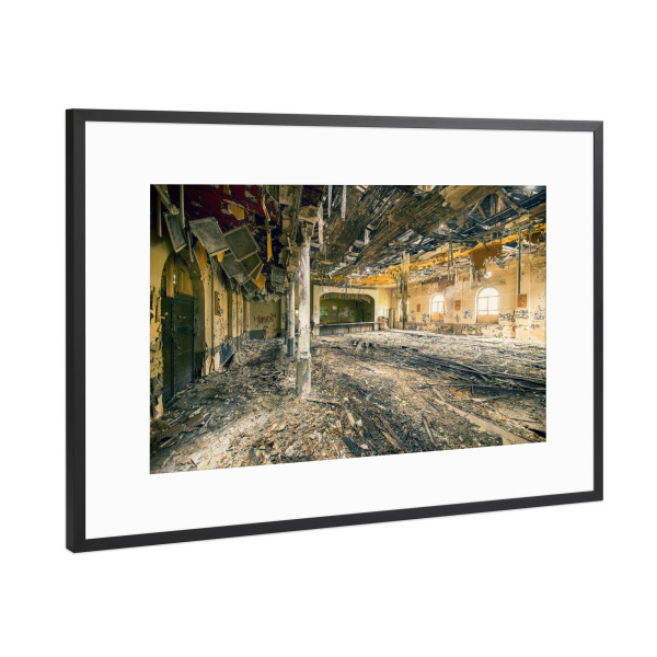 Poster mit Rahmen Schwarz (Metallic) "Ballroom of decay" artboxONE - Architektur,Streetart