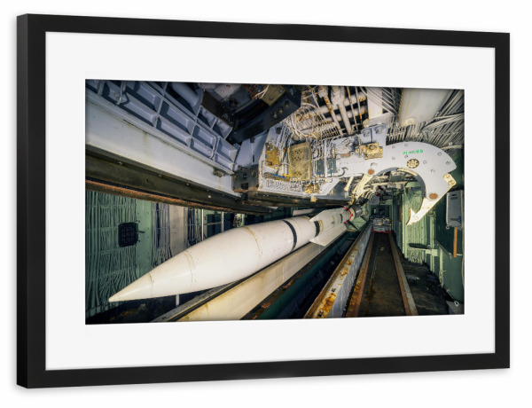 Poster mit Rahmen schwarz "Big Rocket" artboxONE - Architektur,Streetart