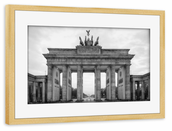 Poster mit Rahmen kiefer "Brandenburger Tor schwarzweiß" artboxONE - Städte,Städte / Berlin,Schwarzweiß,Architektur