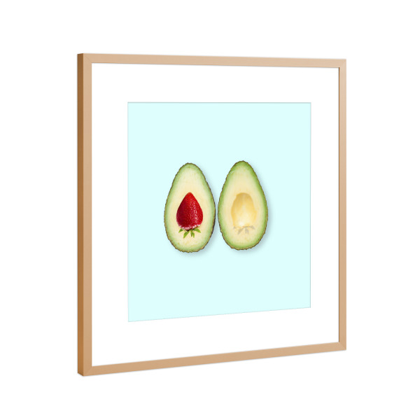 Poster mit Rahmen Kupfer "Avocado strawberries" artboxONE - Essen & Trinken,Abstrakt,Essen & Trinken / Obst & Gemüse,Lustig