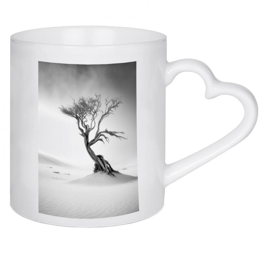 Herztasse "Live in the Desert" artboxONE - Natur,Schwarzweiß - Minimal,Baum,Tree,Schwarz,Weiß,Black,White,Sand,Dunes,Old,Minimalistisch,Ai,Art