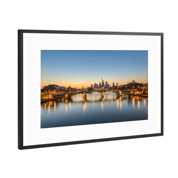 Poster mit Rahmen Schwarz (Metallic) "Frankfurt am Main Abendpanorama" artboxONE - Reise,Architektur,Städte / Frankfurt