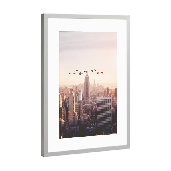 Poster mit Rahmen Silber "Flamingos in New York" artboxONE - Städte / New York,Reise,Tiere,Abstrakt,Fiktion
