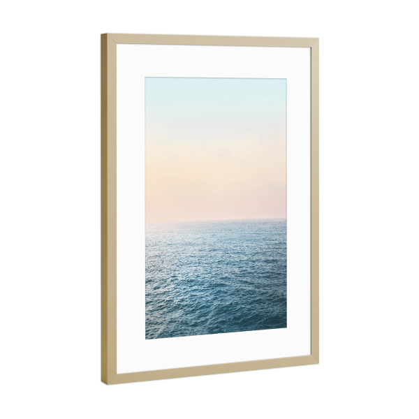 Poster mit Rahmen Gold "Peaceful" artboxONE - Natur,Reise - Ozean,Meer,Blau,Himmel,Blush sky,Ruhe,Nautisch,Strand,Fotografie,Friedlich art