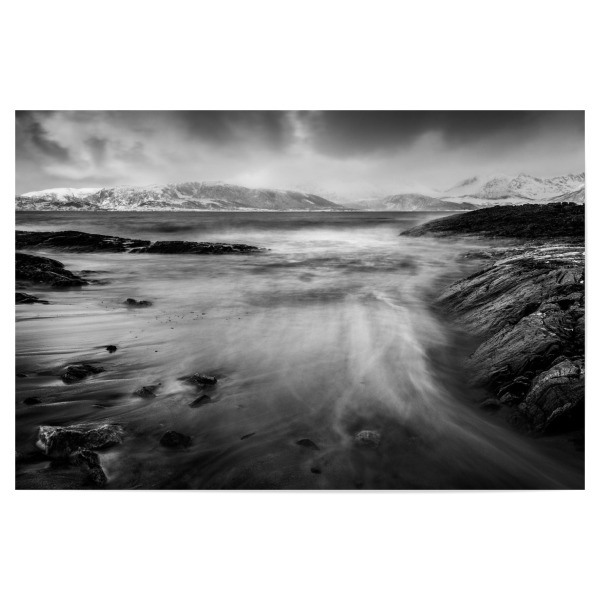 Poster 30x20 cm "Coast B&W" artboxONE - Natur,Schwarzweiß - Norwegen,Nordnorwegen,Skandinavien,Küste,Schwarzweiß,Arktis,Arktisch,Strand