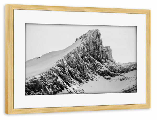 Poster mit Rahmen kiefer "Eisberg B&W" artboxONE - Natur,Schwarzweiß - Berg,Berspitze,Berggipfel,Gebirge,Norwegen