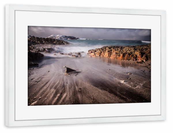 Poster mit Rahmen weiß "Nordic Coast" artboxONE - Natur - Norwegen,Nordnorwegen,Skandinavien,Landschaft,Arktisch,Arktis,Küste,Küstelandschaft,Strand