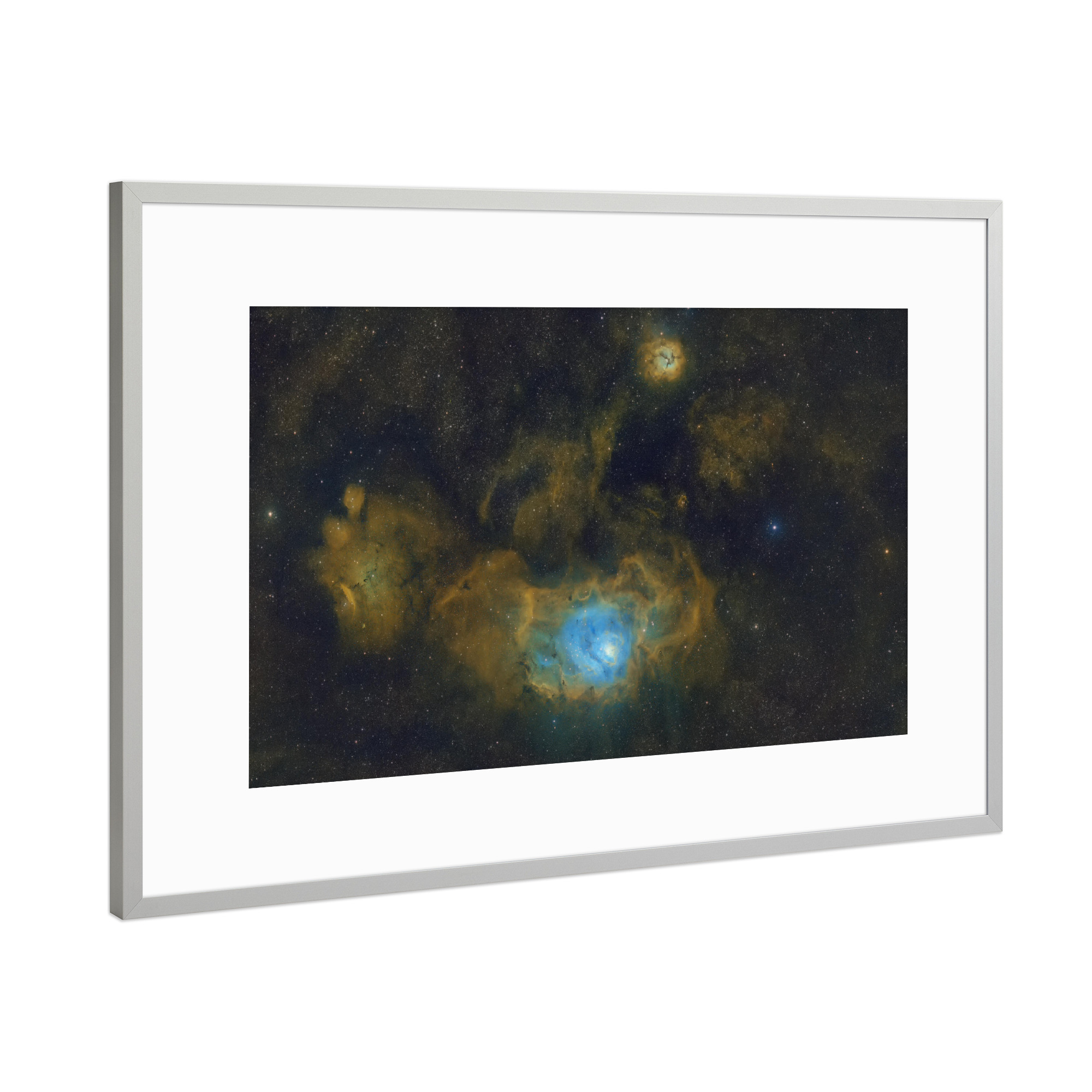 Poster mit Rahmen Silber "Lagunen- und Trifidnebel Hubble" artboxONE - Natur