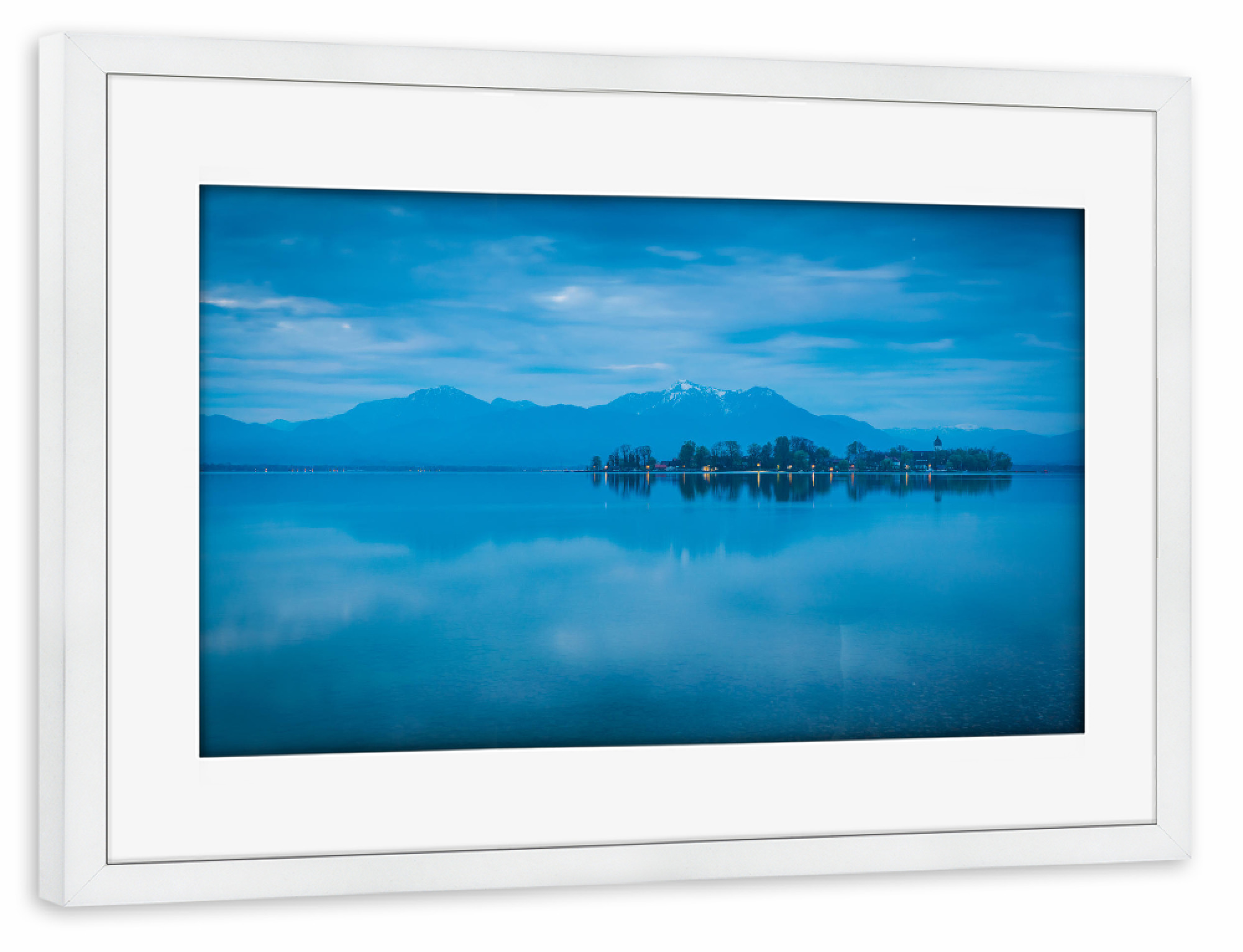 Poster mit Rahmen weiß "Chiemsee im Zwielicht" artboxONE - Natur - Chiemsee,Fraueninsel,See