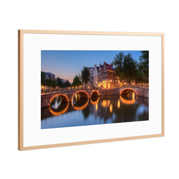 Poster mit Rahmen Kupfer "Keizersgracht Amsterdam" artboxONE - Städte / Amsterdam - Niederlande,Holland,Nachtaufnahme