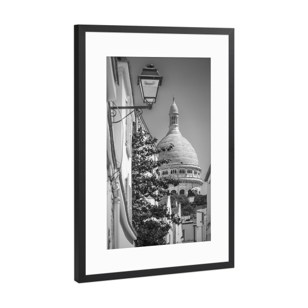 Poster mit Rahmen Schwarz (Metallic) "PARIS Gasse in Montmartre" artboxONE - Schwarzweiß,Städte / Paris - Paris,Architektur,Sehenswürdigkeit