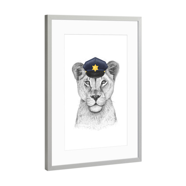 Poster mit Rahmen Silber "Polizei Löwin" artboxONE - Tiere - Löwe,Polizei,Polizist