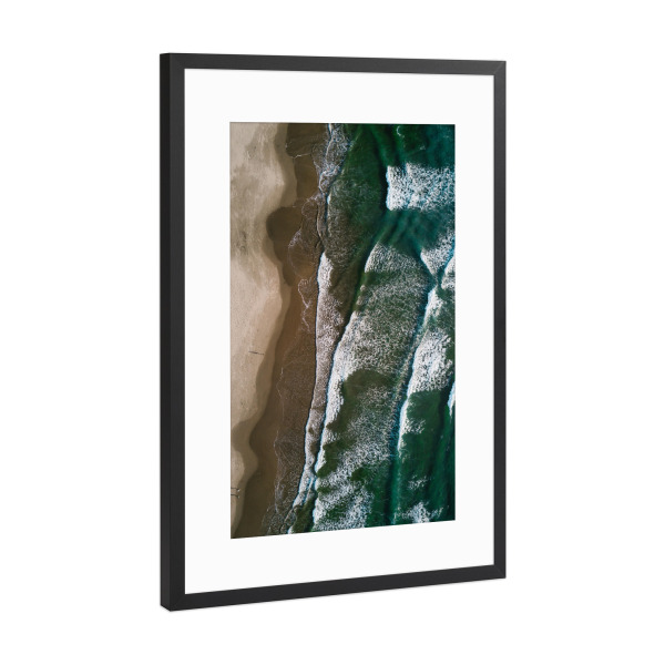 Poster mit Rahmen Schwarz (Metallic) "GREEN OCEAN" artboxONE - Reise / Strand und Meer - Meer,Strand,Wellen,Drohne,Ozean