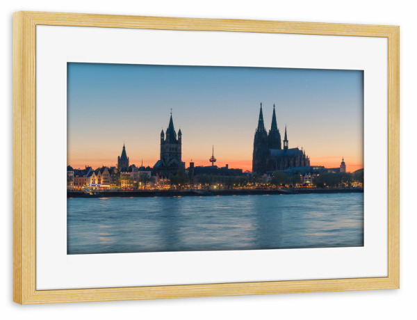 Poster mit Rahmen kiefer "Die Skyline von Köln" artboxONE - Städte / Köln - Köln,Koeln,Deutschland,Rhein,Skyline,Sonnenuntergang,Stadt,Blau