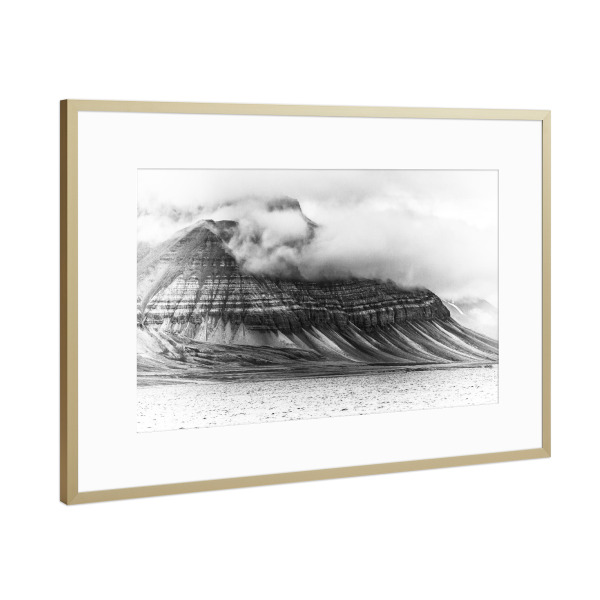 Poster mit Rahmen Gold "Arctic Monument" artboxONE - Natur,Schwarzweiß - Spitzbergen,Svalbard,Insel,Berg