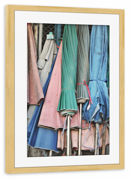 Poster mit Rahmen kiefer "Old Umbrellas" artboxONE - Städte,Reise,Reise / Asien,Reise / Länder