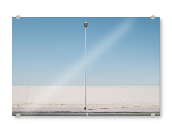 Acrylglasbild "MINIMAL" artboxONE - Architektur - Dubai,Straße,Wand,Laterne