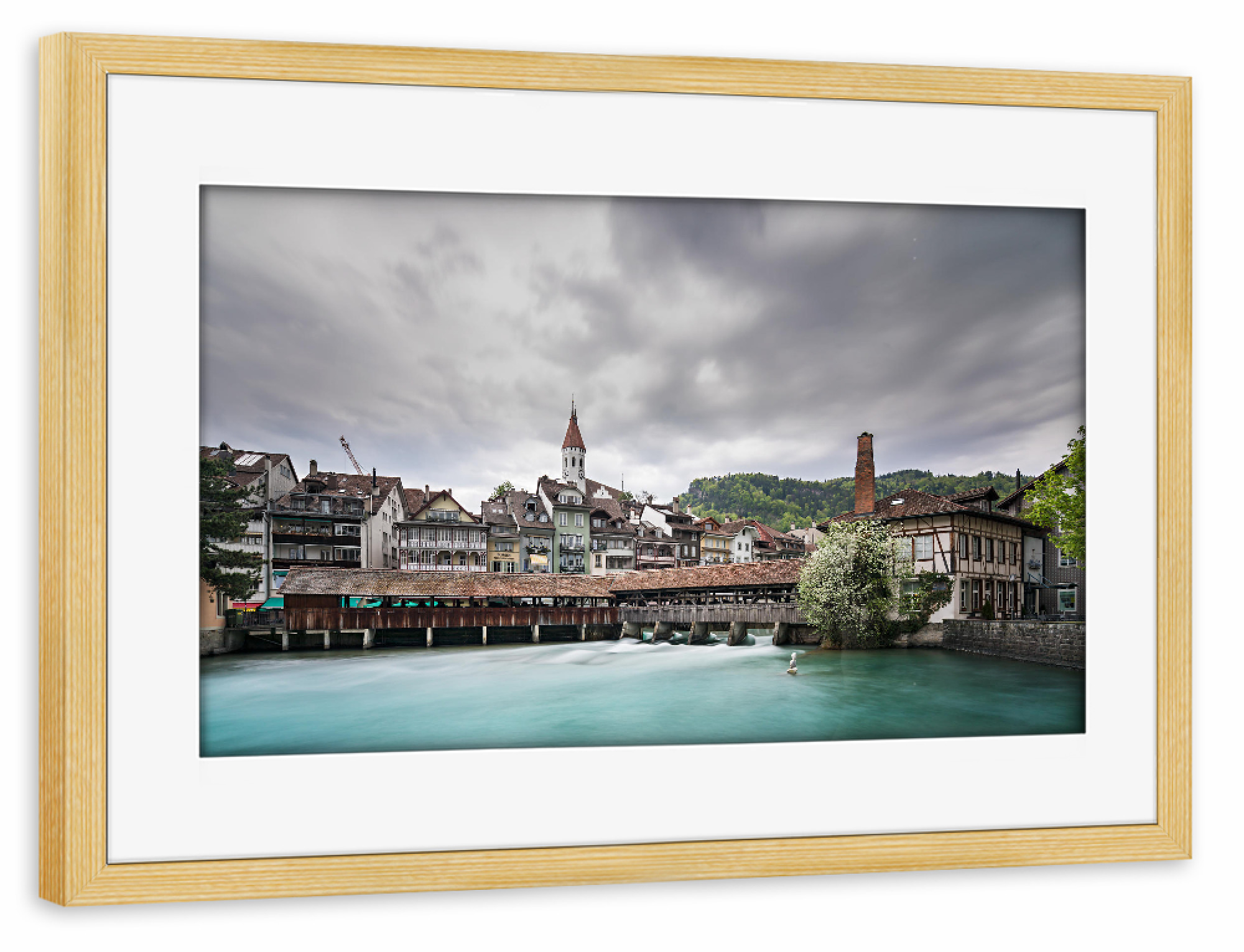 Poster mit Rahmen kiefer "Untere Schleuse, Thun" artboxONE - Städte / Weitere - Thun,Bern,Stadt,Schweiz,Wolken,Wasser,Fluss,Aare