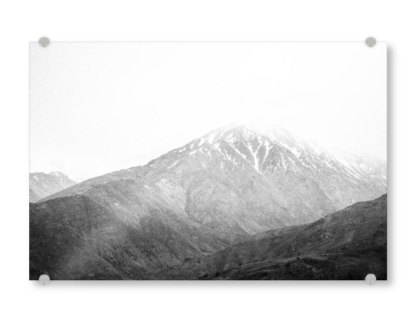 Acrylglasbild "Fading mountain" artboxONE - Natur,Reise,Schwarzweiß - Mountain,Fog,Snow