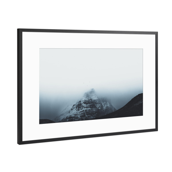 Poster mit Rahmen Schwarz (Metallic) "Einsamer Berg" artboxONE - Natur,Reise,Abstrakt,Reise / Länder - Schottland,Highlands,Vögel,Berg