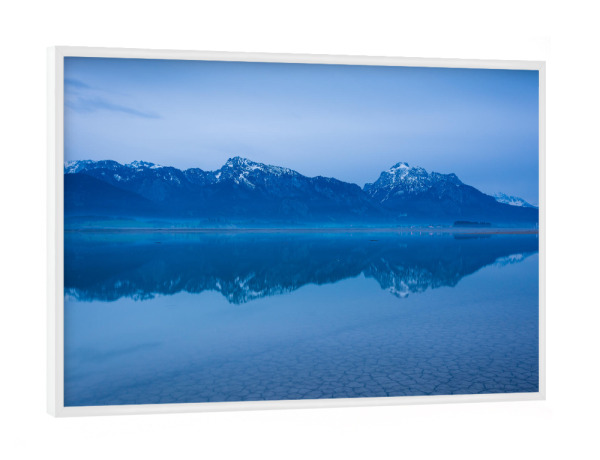 Poster mit weißem Rahmen "Blauer Morgen am Forggensee" artboxONE - Natur,Reise,Arcadia - Forggensee,Landschaft,Alpen,Berge,Deutschland,Bayern