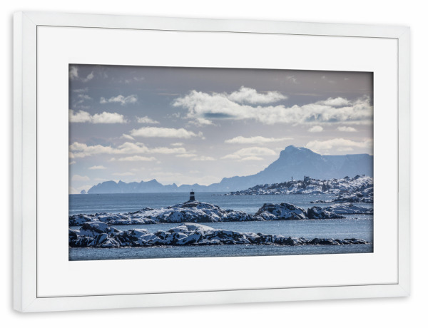 Poster mit Rahmen weiß "Inselwelt" artboxONE - Natur,Reise - Lofoten,Norwegen,Skandinavien,Inseln,Nordnorwegen,Meer,Landschaft