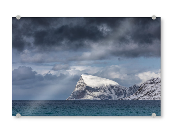 Acrylglasbild "Arctic Island" artboxONE - Natur,Reise - Norwegen,Ozean,Berg,Winter,Insel