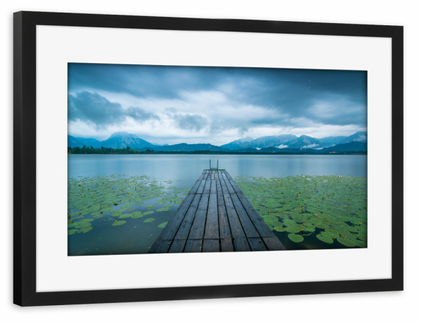 Poster mit Rahmen schwarz "Hopfensee am Abend" artboxONE - Natur,Reise - Alpen,Steg