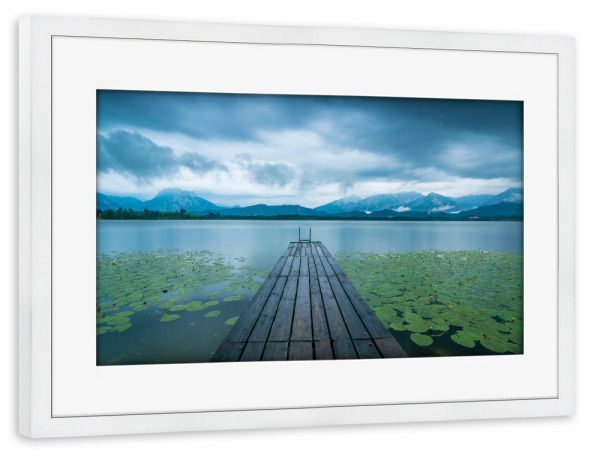 Poster mit Rahmen weiß "Hopfensee am Abend" artboxONE - Natur,Reise - Alpen,Steg