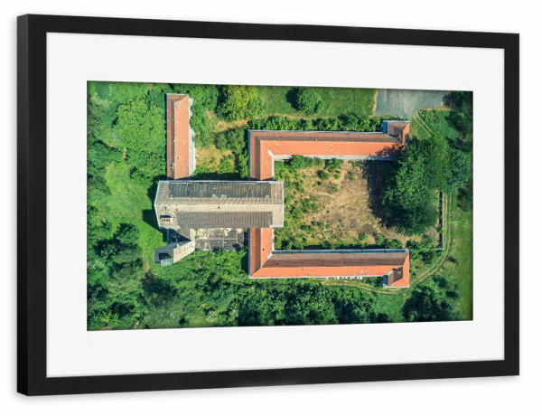 Poster mit Rahmen schwarz "Ein Frosch von oben" artboxONE - Architektur - Drohne,Lost place,Architektur