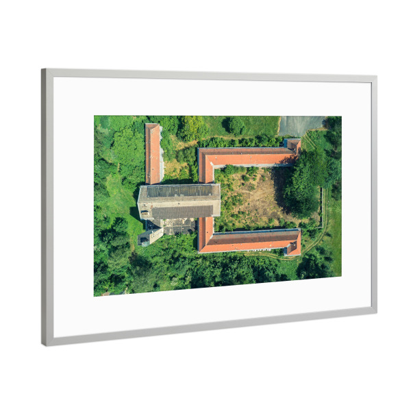 Poster mit Rahmen Silber "Ein Frosch von oben" artboxONE - Architektur - Drohne,Lost place,Architektur