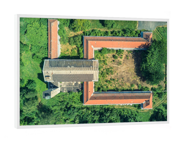 Poster mit weißem Rahmen "Ein Frosch von oben" artboxONE - Architektur - Drohne,Lost place,Architektur